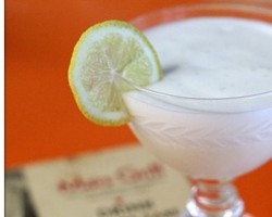 How to Make a Ramos Gin Fizz Cocktail