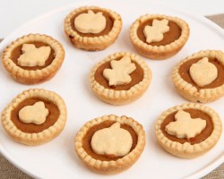 Mini Pumpkin Pies Recipe – Laura Vitale – Laura in the Kitchen Episode 844