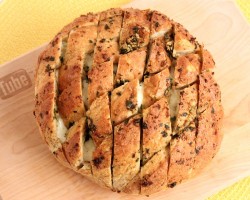 Pull Apart Garlic Bread Recipe – Laura Vitale – Laura in the Kitchen Episode 914