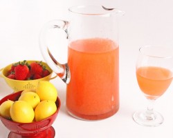 Homemade Pink Strawberry Lemonade – Laura Vitale – Laura in the Kitchen Episode